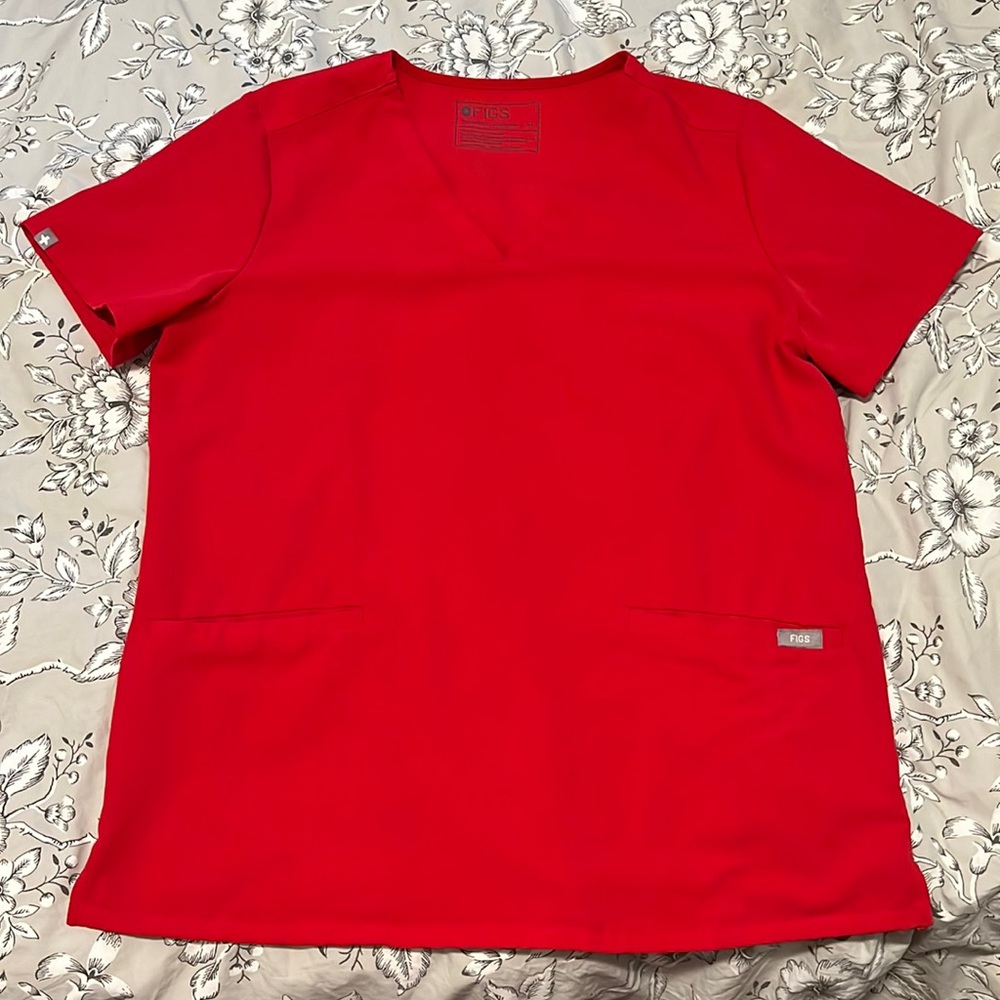 Womens fig scrub top size medium in pop red. Color discontinued.